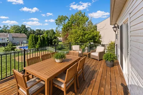 Exterior - 485 Park Pl, Cincinnati, OH 45244 photo 7 of 9