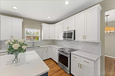 Kitchen - 485 Park Pl, Cincinnati, OH 45244 photo 4 of 6