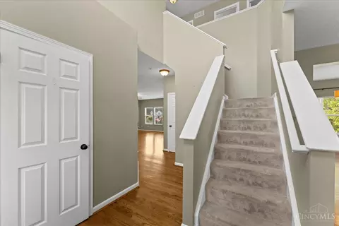 Entry Way - 485 Park Pl, Cincinnati, OH 45244 photo 1 of 4