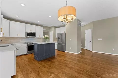 Kitchen - 485 Park Pl, Cincinnati, OH 45244 photo 1 of 6