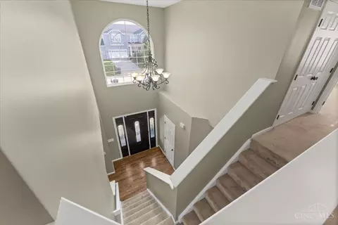 Entry Way - 485 Park Pl, Cincinnati, OH 45244 photo 3 of 4
