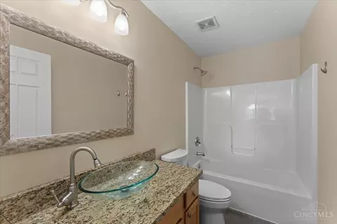 Bath - 485 Park Pl, Cincinnati, OH 45244 photo 4 of 5
