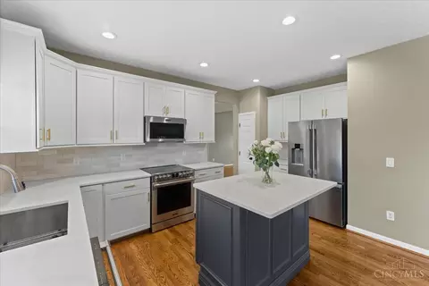 Kitchen - 485 Park Pl, Cincinnati, OH 45244 photo 2 of 6