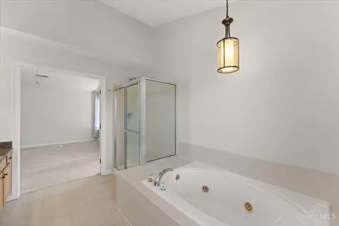 Bath - 485 Park Pl, Cincinnati, OH 45244 photo 3 of 5