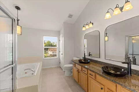 Bath - 485 Park Pl, Cincinnati, OH 45244 photo 2 of 5