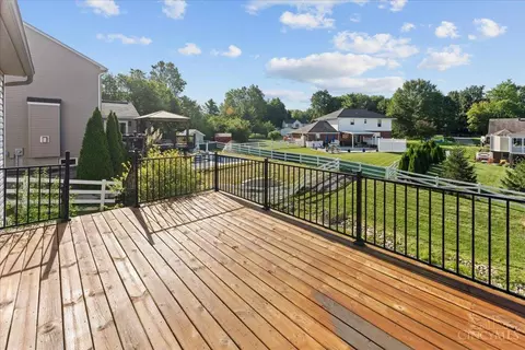 Exterior - 485 Park Pl, Cincinnati, OH 45244 photo 8 of 9