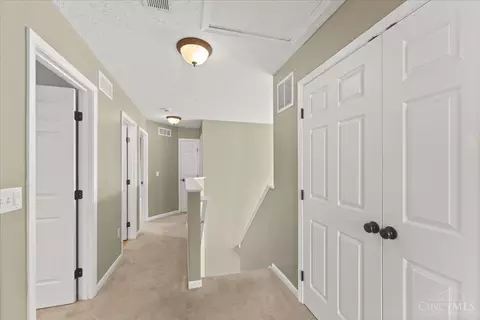 Entry Way - 485 Park Pl, Cincinnati, OH 45244 photo 4 of 4