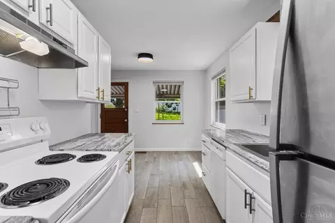 Kitchen - 2361 Galbraith Rd, Cincinnati, OH 45237 photo 5 of 5