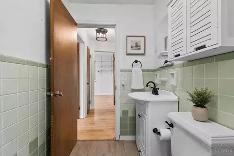 Bath - 2361 Galbraith Rd, Cincinnati, OH 45237 photo 2 of 2