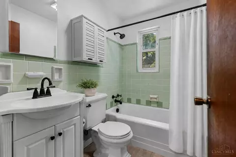 Bath - 2361 Galbraith Rd, Cincinnati, OH 45237 photo 1 of 2