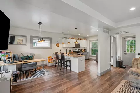 Entry Way - 1623 Jonathan Ave, Cincinnati, OH 45207 photo 1 of 2
