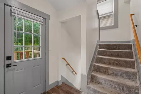 Entry Way - 1623 Jonathan Ave, Cincinnati, OH 45207 photo 2 of 2