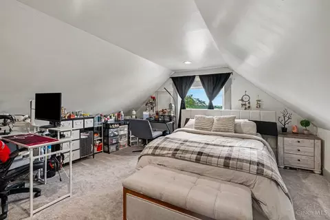 Bedroom - 1623 Jonathan Ave, Cincinnati, OH 45207 photo 5 of 7