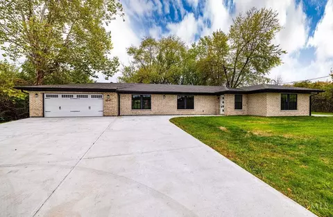 Exterior - 6247 Celeste Dr, Franklin, OH 45005 photo 2 of 6