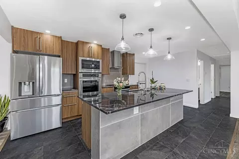 Kitchen - 6247 Celeste Dr, Franklin, OH 45005 photo 2 of 4