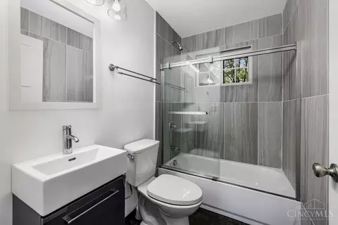 Bath - 6247 Celeste Dr, Franklin, OH 45005 photo 2 of 2
