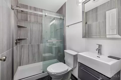 Bath - 6247 Celeste Dr, Franklin, OH 45005 photo 1 of 2