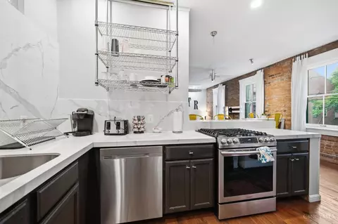 Kitchen - 111 Thirteenth St, Cincinnati, OH 45202 photo 5 of 7