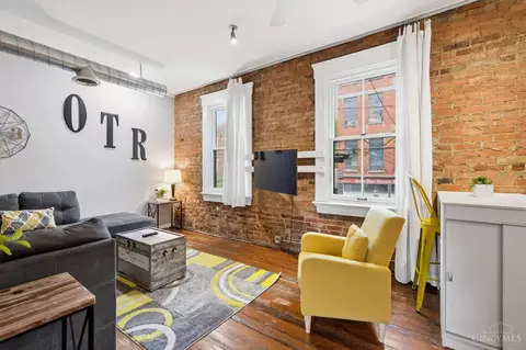 Living - 111 Thirteenth St, Cincinnati, OH 45202 photo 2 of 3