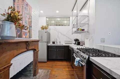 Kitchen - 111 Thirteenth St, Cincinnati, OH 45202 photo 3 of 7