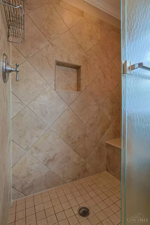 Bath - 7265 Timberknoll Dr, Cincinnati, OH 45242 photo 3 of 6