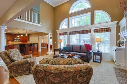 Living - 7265 Timberknoll Dr, Cincinnati, OH 45242 photo 2 of 4