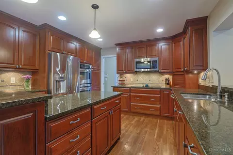 Kitchen - 7265 Timberknoll Dr, Cincinnati, OH 45242 photo 2 of 3