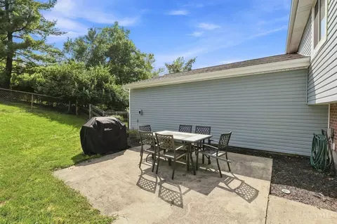 Exterior - 98 Waxwing Dr, Reading, OH 45236 photo 4 of 10