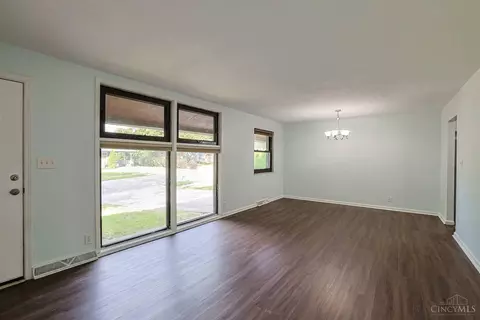 Living - 716 Cranford Dr, Forest Park, OH 45240 photo 2 of 4