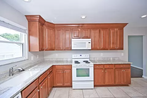 Kitchen - 3919 Belfast Ave, Cincinnati, OH 45236 photo 4 of 4