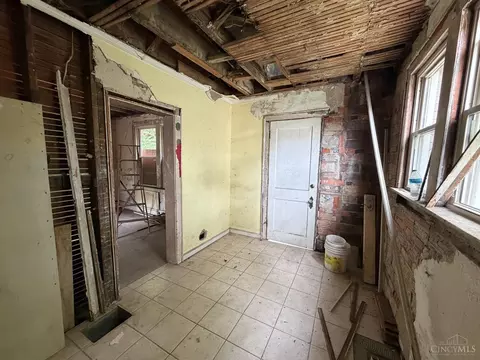 Entry Way - 660 Steiner Ave, Cincinnati, OH 45204 photo 1 of 4