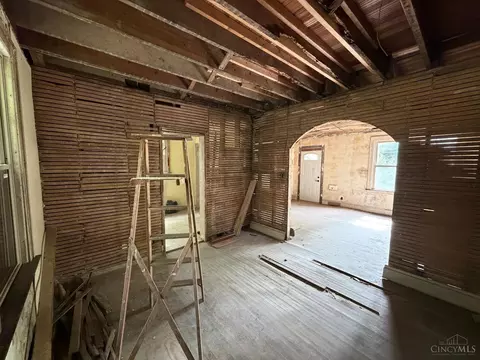 Living - 660 Steiner Ave, Cincinnati, OH 45204 photo 2 of 4