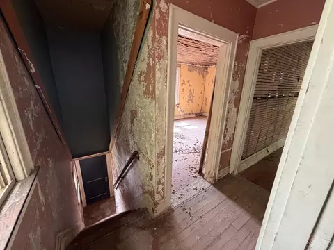 Entry Way - 660 Steiner Ave, Cincinnati, OH 45204 photo 3 of 4
