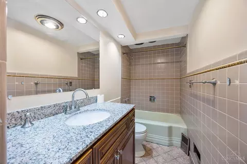 Bath - 6325 Elm View Pl, Cincinnati, OH 45216 photo 2 of 5