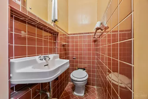 Bath - 6325 Elm View Pl, Cincinnati, OH 45216 photo 4 of 5
