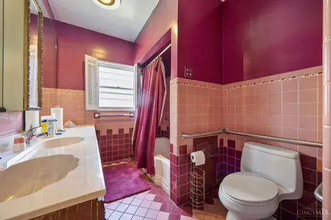 Bath - 6325 Elm View Pl, Cincinnati, OH 45216 photo 3 of 5