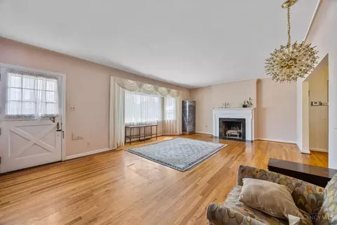 Living - 6325 Elm View Pl, Cincinnati, OH 45216 photo 3 of 3