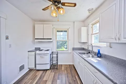 Kitchen - 141 Nansen St, Cincinnati, OH 45216 photo 8 of 11