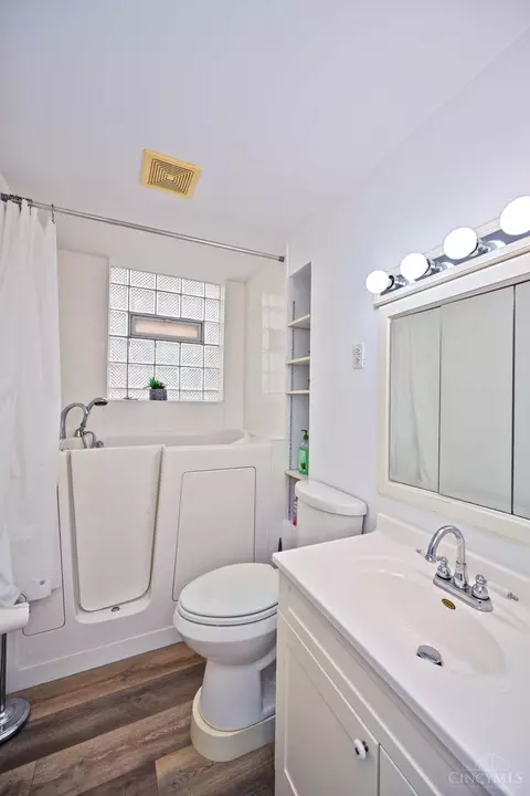 Bath - 141 Nansen St, Cincinnati, OH 45216 photo 1 of 4