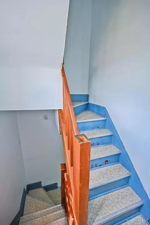 Entry Way - 141 Nansen St, Cincinnati, OH 45216 photo 3 of 3