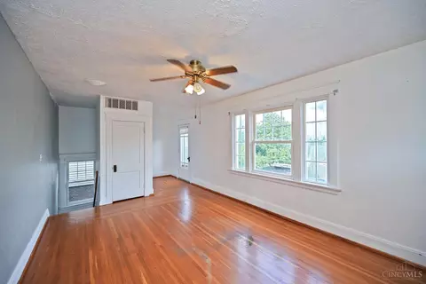 Living - 141 Nansen St, Cincinnati, OH 45216 photo 9 of 13