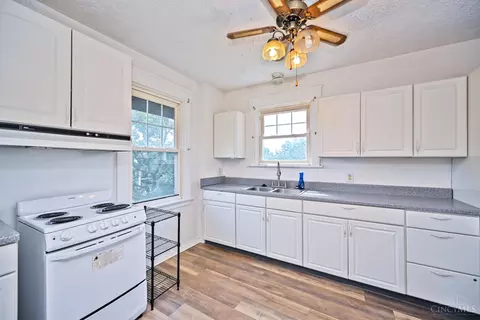 Kitchen - 141 Nansen St, Cincinnati, OH 45216 photo 5 of 11