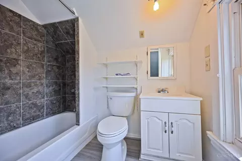Bath - 141 Nansen St, Cincinnati, OH 45216 photo 4 of 4