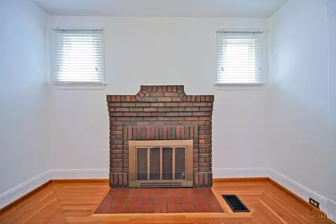 Living - 141 Nansen St, Cincinnati, OH 45216 photo 3 of 13
