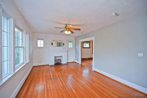 Living - 141 Nansen St, Cincinnati, OH 45216 photo 6 of 13