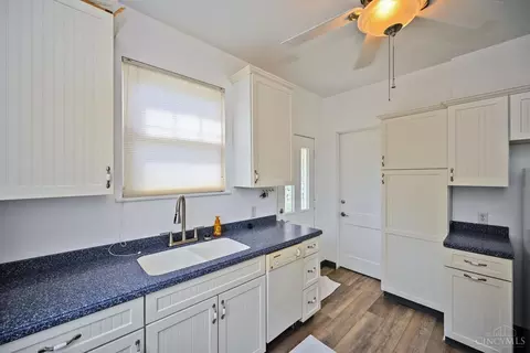 Kitchen - 141 Nansen St, Cincinnati, OH 45216 photo 3 of 11