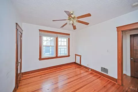 Bedroom - 141 Nansen St, Cincinnati, OH 45216 photo 5 of 10
