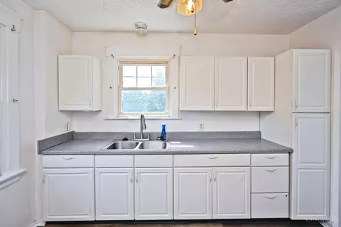 Kitchen - 141 Nansen St, Cincinnati, OH 45216 photo 6 of 11