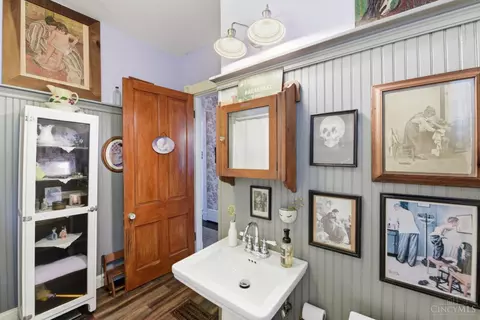 Bath - 1505 Aster Pl, Cincinnati, OH 45224 photo 3 of 4