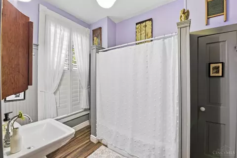 Bath - 1505 Aster Pl, Cincinnati, OH 45224 photo 4 of 4
